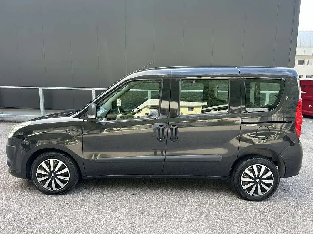 Usata Fiat Doblò Emotion 135 CV (99 kW) 2010 Nero Monovolume