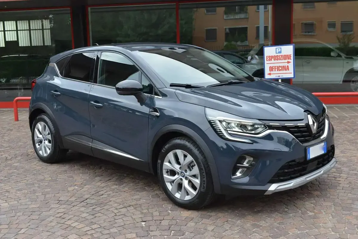 Usata Renault Captur Intens 92 CV (67 kW) 2021 Blu/azzurro SUV