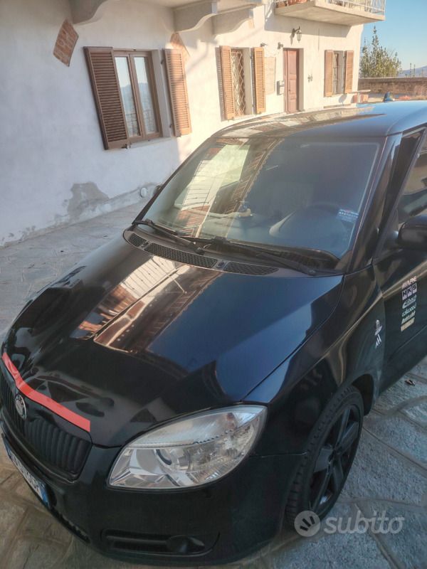 Nero Usata 2010 Skoda Fabia Due volumi | 3200 € (Buon prezzo) - Immagine 1/4