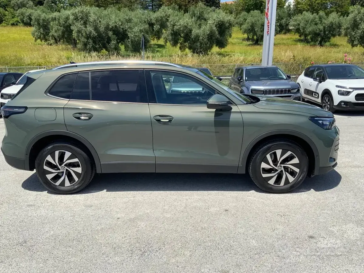 Usata VW Tiguan Edition 150 CV (110 kW) 2024 Verde SUV