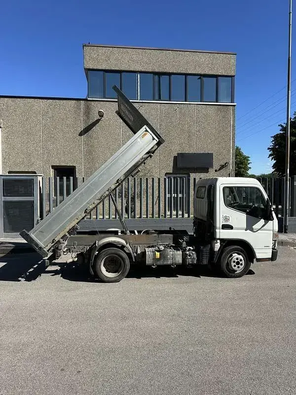 Usata Mitsubishi Canter 101 CV (74 kW) 2021 Furgone