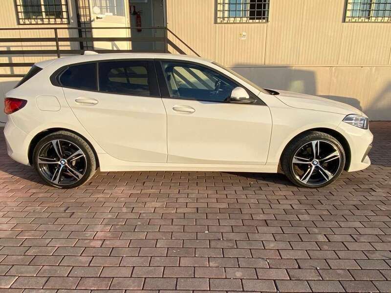 Usata BMW 118 Sport Line 150 CV (110 kW) 2020 Bianco Utilitaria