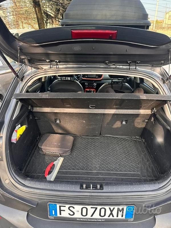 Usata Kia Stonic 120 CV (88 kW) 2018 Grigio SUV