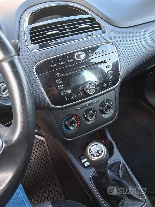 Usata Fiat Punto 75 CV (55 kW) 2012 Grigio Berlina