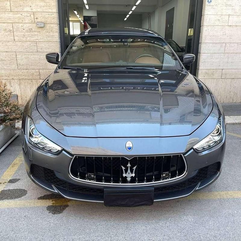 Grigio Usata 2017 Maserati Ghibli GranLusso Coupé | 32.900 € (Buon prezzo) - Immagine 1/4