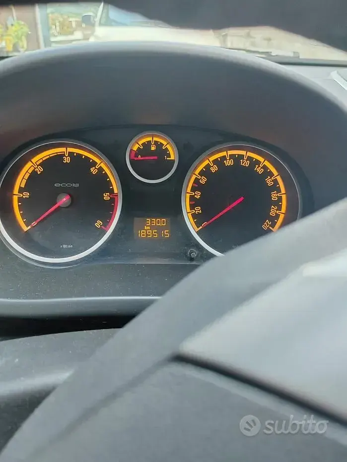 Usata Opel Corsa 75 CV (55 kW) 2009 Grigio Utilitaria