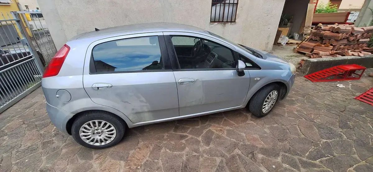 Usata Fiat Grande Punto Active 77 CV (56 kW) 2009 Argento Utilitaria