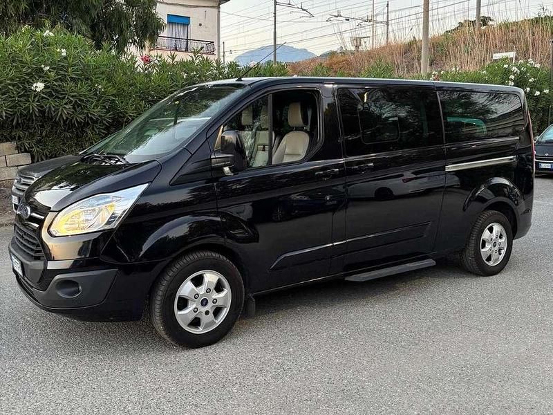 Usata Ford Tourneo Custom 155 CV (114 kW) 2015 Nero Furgone
