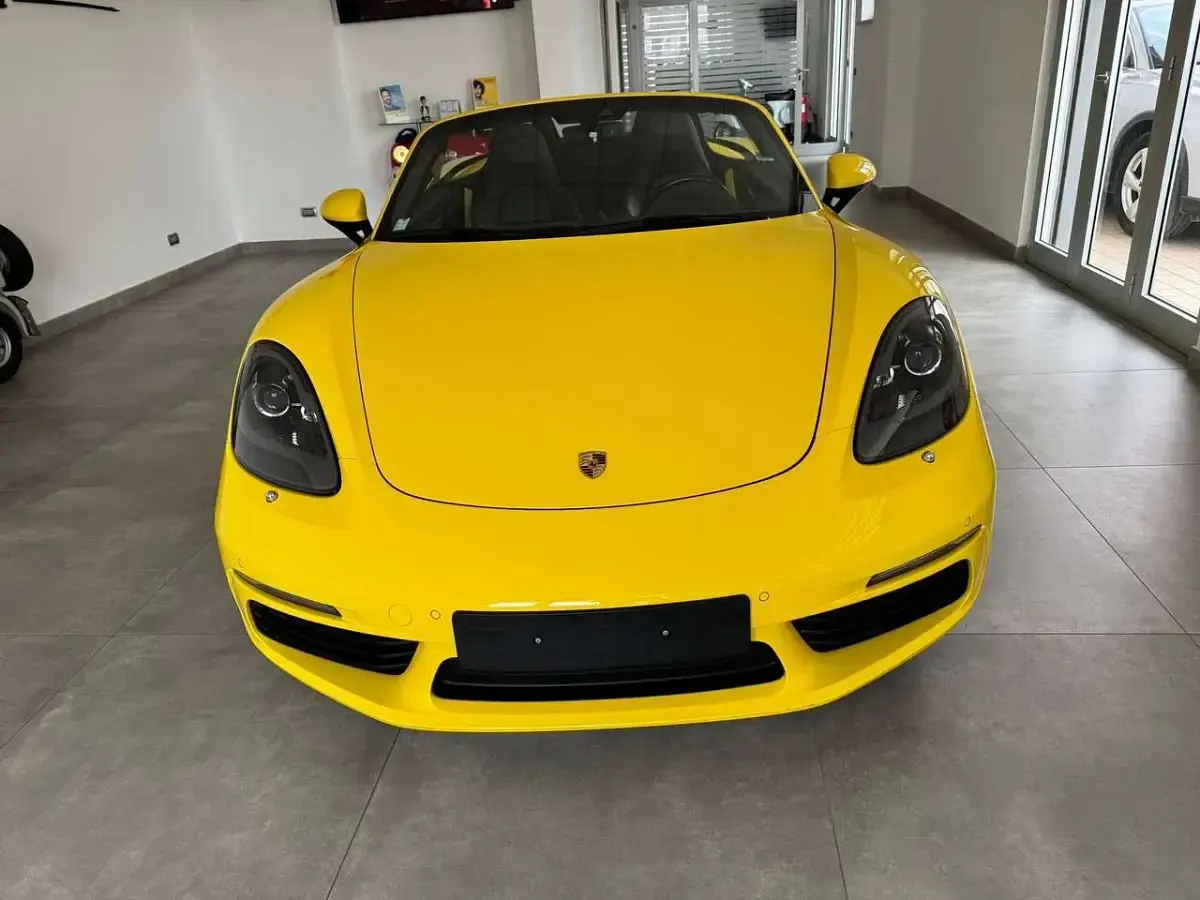 Usata Porsche 718 300 CV (220 kW) 2017 Giallo met. Cabrio