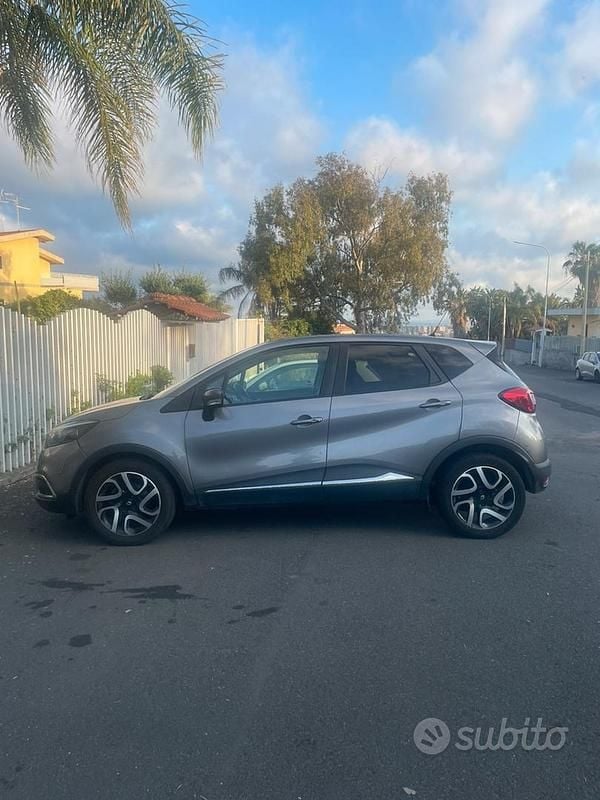 Usata Renault Captur 120 CV (88 kW) 2013 Grigio SUV