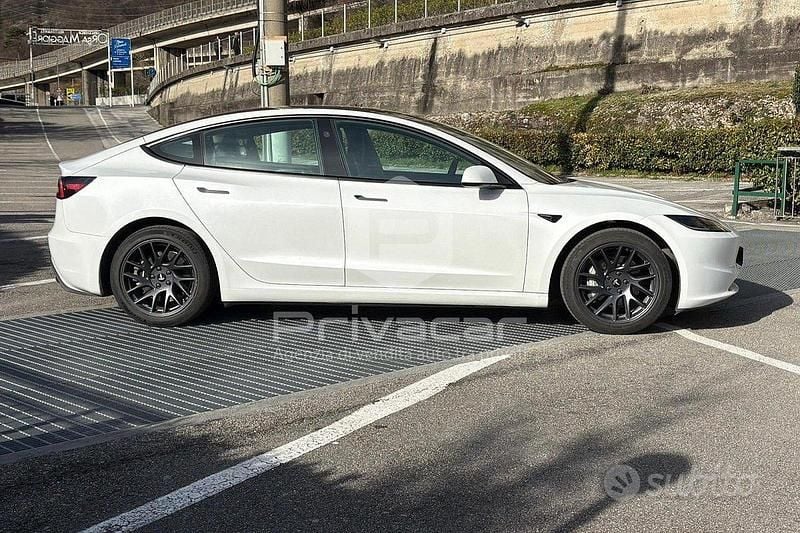 Usata Tesla Model 3 RWD 208 kW (283 CV) 2024 Bianco Berlina