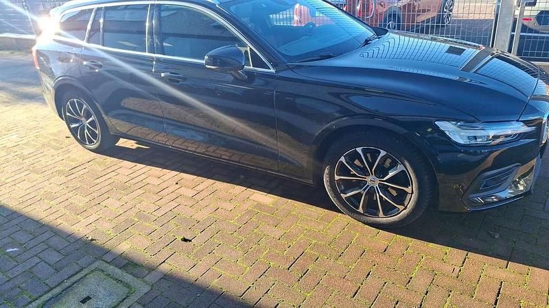 Nero Usata 2021 Volvo V60 Business Edition Station wagon | 21.500 € (Buon prezzo) - Immagine 1/4