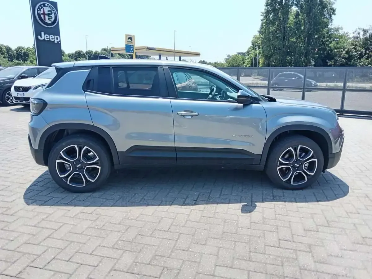 Nuova Jeep Avenger EV Summit 114 kW (156 CV) 2025 Argento SUV