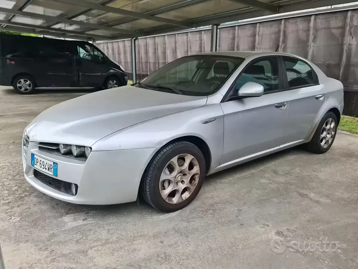 Käytetty Alfa Romeo 159 150 HP (110 kW) 2008 Harmaa Sedan