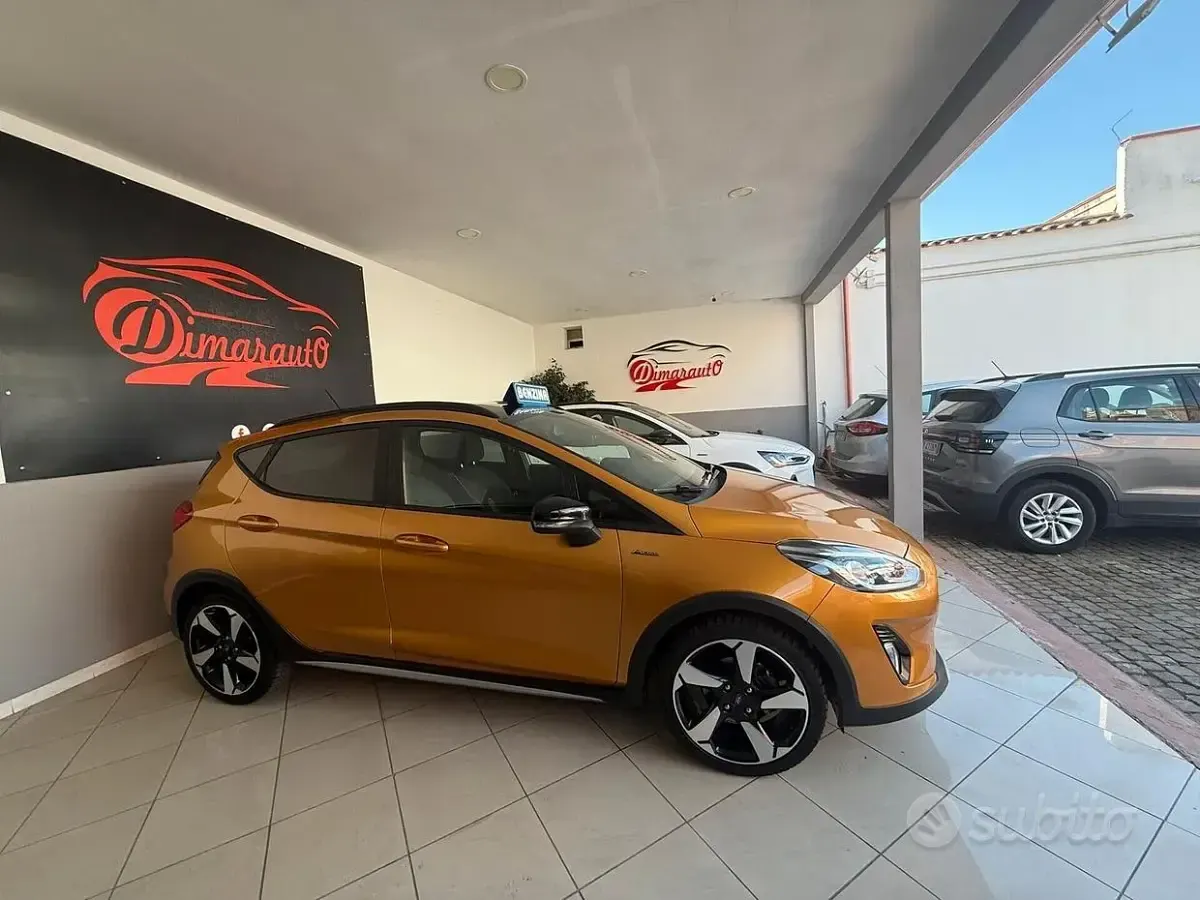 Usata Ford Fiesta 100 CV (73 kW) 2018 Marrone Utilitaria