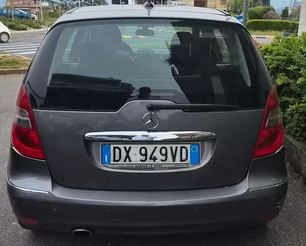 Usata Mercedes 180 109 CV (80 kW) 2010 Berlina