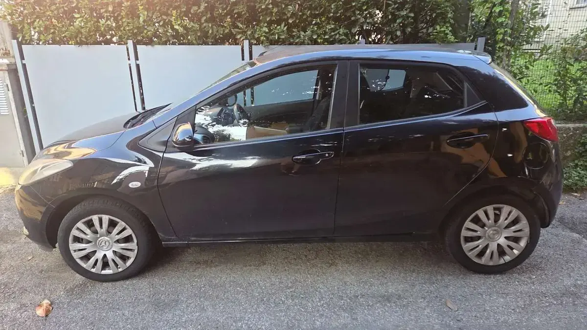 Usata Mazda 2 Independence 75 CV (55 kW) 2008 Nero Utilitaria