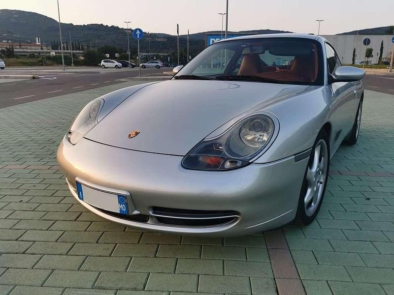 Usata Porsche 911 Carrera 4 300 CV (220 kW) 2000 Argento Coupé