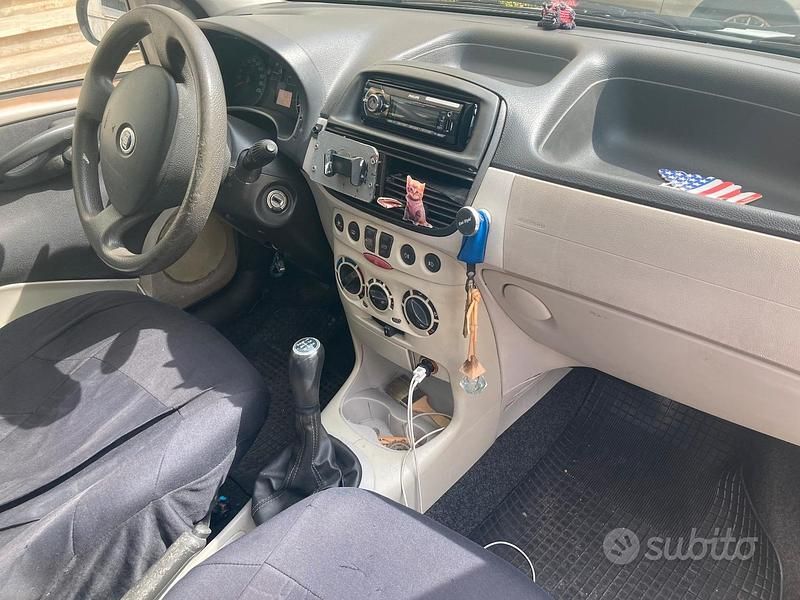 Usata Fiat Punto 69 CV (50 kW) 2006 Grigio Utilitaria