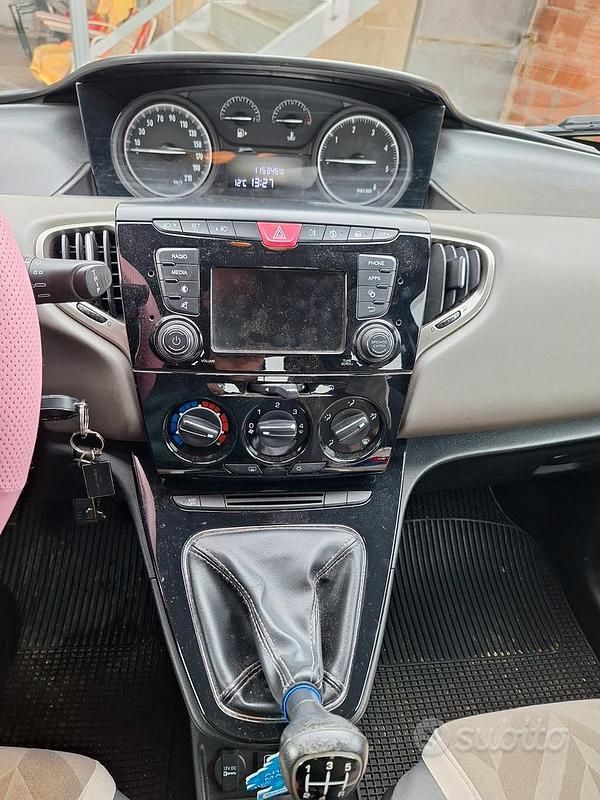 Usata Lancia Ypsilon 2017 Grigio Utilitaria