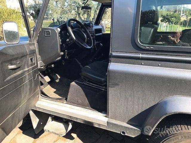 Usata Land Rover Defender 68 CV (50 kW) 2008 Grigio SUV