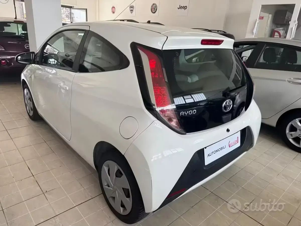 Usata Toyota Aygo Cool 69 CV (50 kW) 2018 Bianco Utilitaria