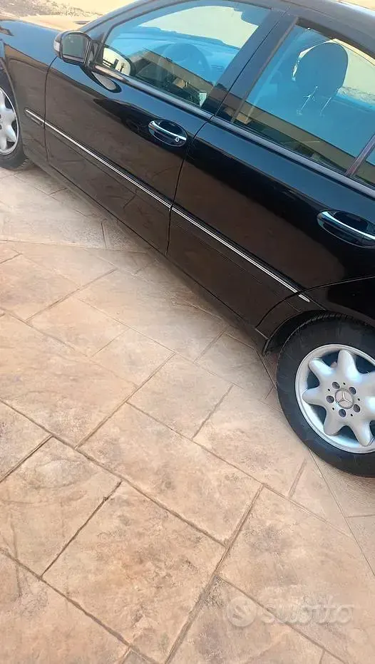 Usata Mercedes C220 Elegance 150 CV (110 kW) 2004 Nero Berlina