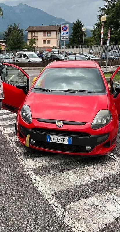 Rosso Usata 2010 Abarth Punto Evo Due volumi | 6999 € (Super prezzo) - Immagine 1/4