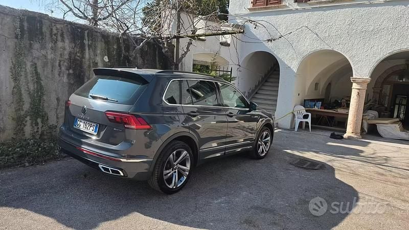Usata VW Tiguan R-line 150 CV (110 kW) 2021 Grigio SUV