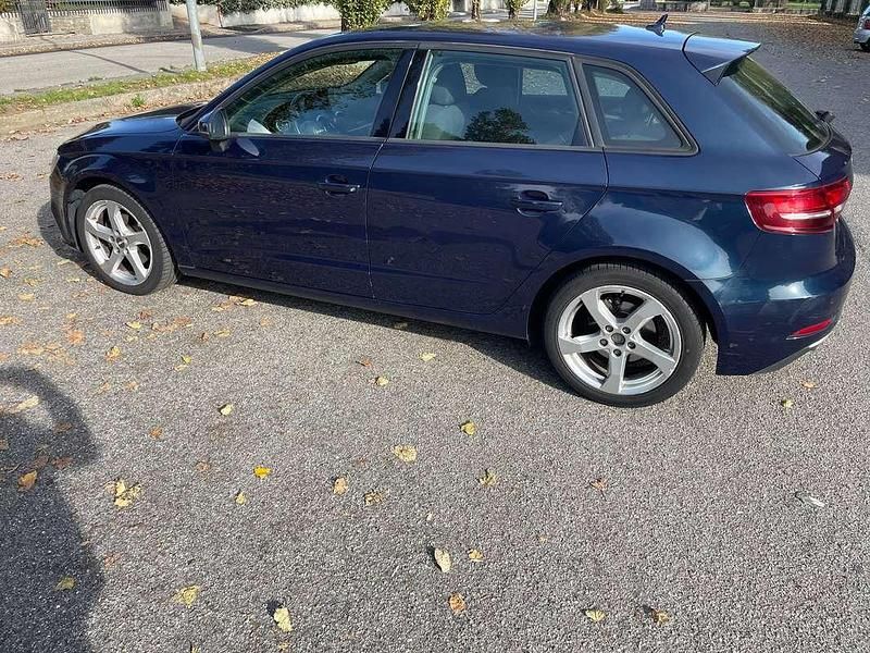 Usata Audi A3 Ambiente 110 CV (80 kW) 2017 Blu/azzurro Berlina