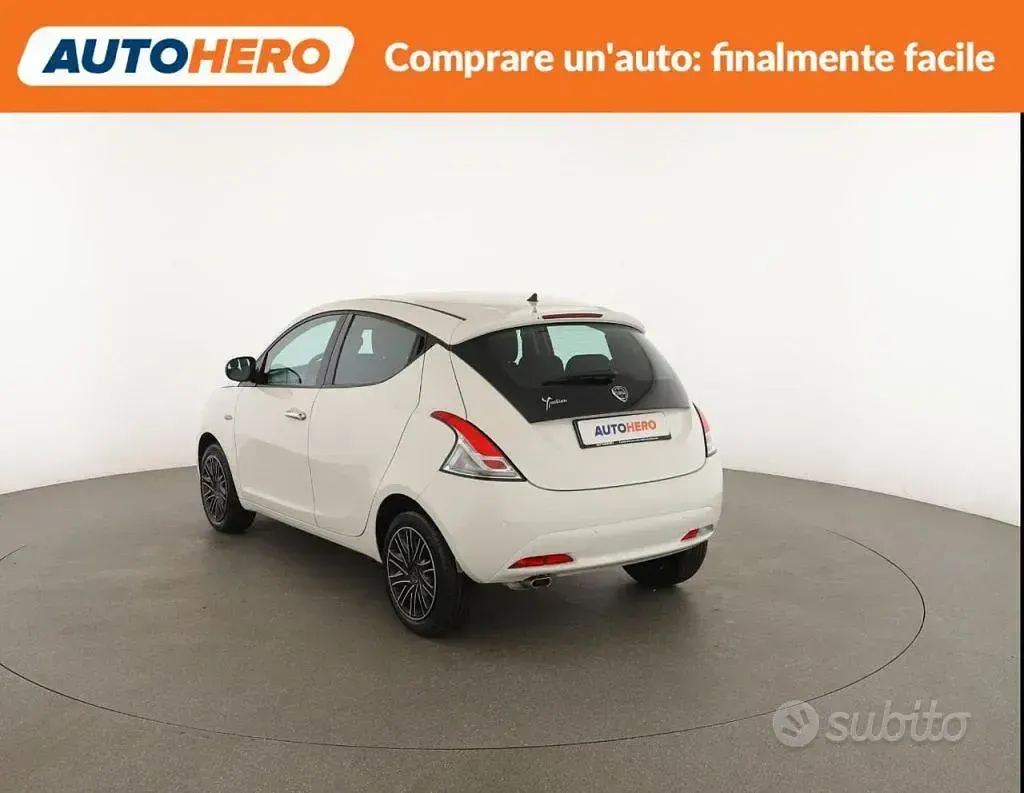 Usata Lancia Ypsilon Gold 69 CV (50 kW) 2018 Bianco Utilitaria