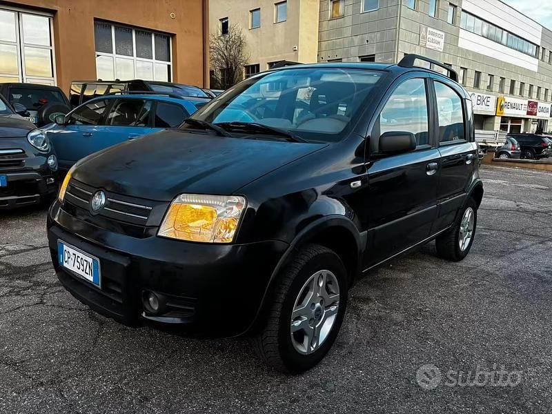 Usata Fiat Panda 4x4 Climbing 60 CV (44 kW) 2004 Nero Utilitaria