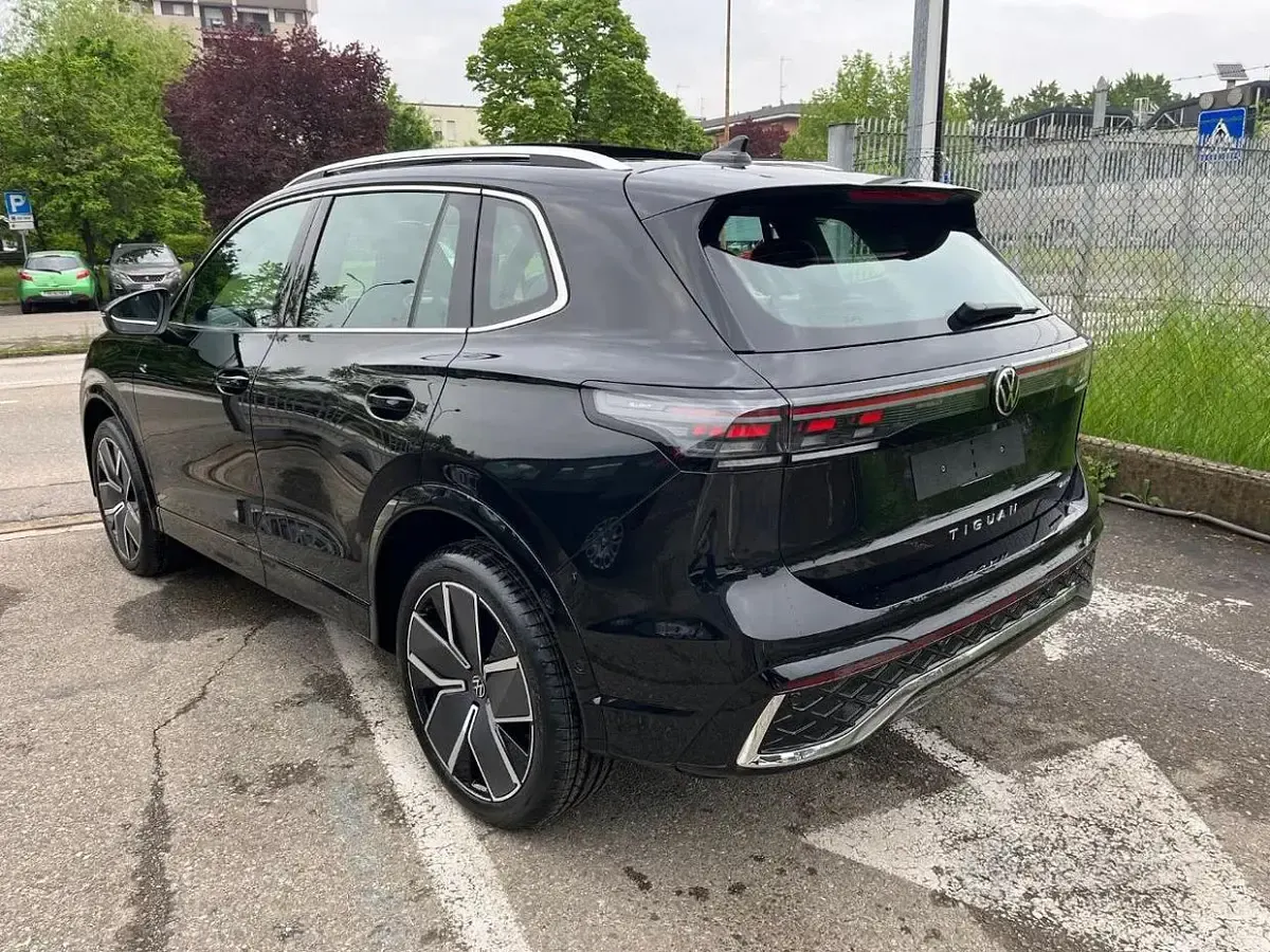 Nuova VW Tiguan R 193 CV (141 kW) 2026 Nero SUV