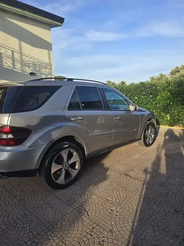 Usata Mercedes ML320 224 CV (164 kW) 2008 Grigio SUV