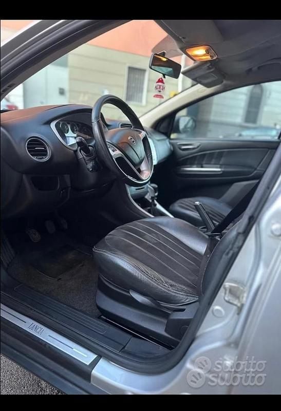 Usata Lancia Delta 163 CV (119 kW) 2010 Grigio Utilitaria