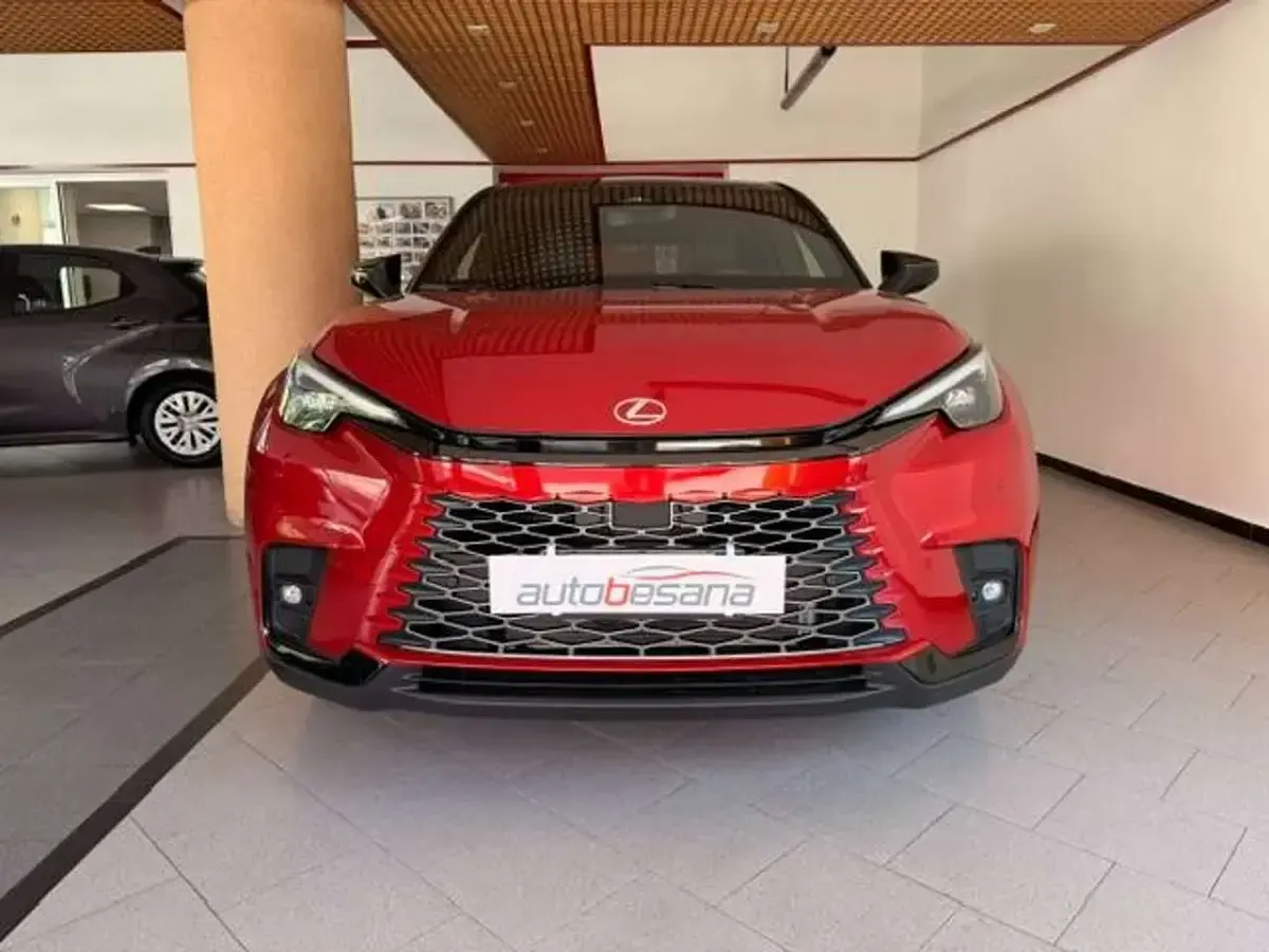 Nuova Lexus LBX 91 CV (66 kW) 2026 Rosso SUV