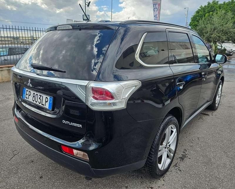 Usata Mitsubishi Outlander Intense 150 CV (110 kW) 2013 Nero SUV