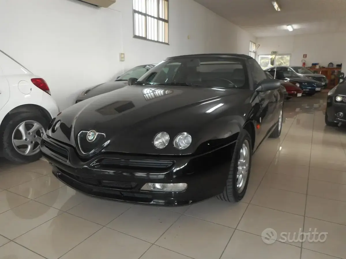 Usata Alfa Romeo Spider 155 CV (114 kW) 1999 Nero Cabrio