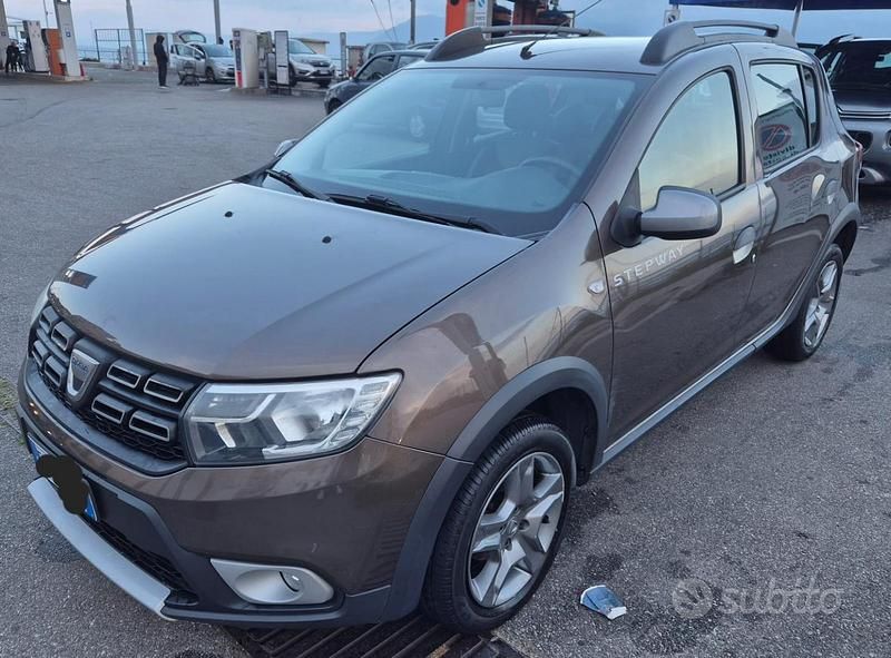 Usata Dacia Sandero Stepway 90 CV (66 kW) 2018 Marrone Berlina