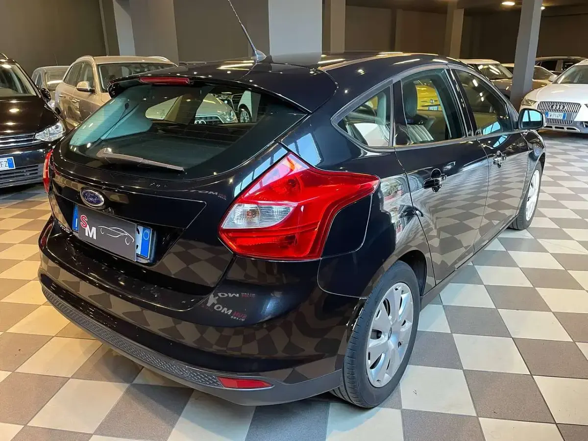 Usata Ford Focus 120 CV (88 kW) 2013 Nero Berlina