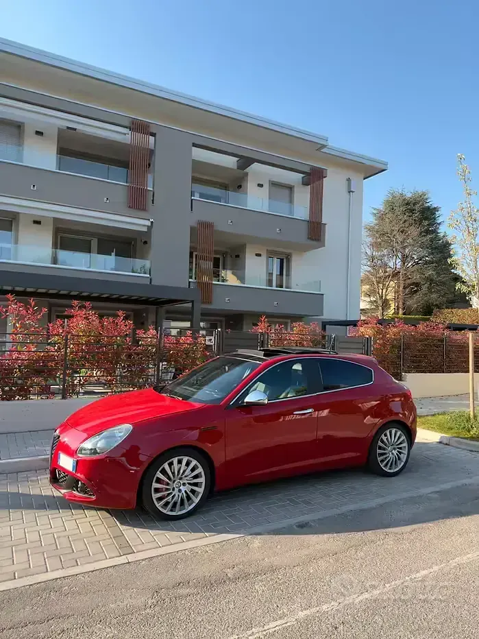 Usata Alfa Romeo Giulietta Veloce 175 CV (128 kW) 2014 Rosso Utilitaria