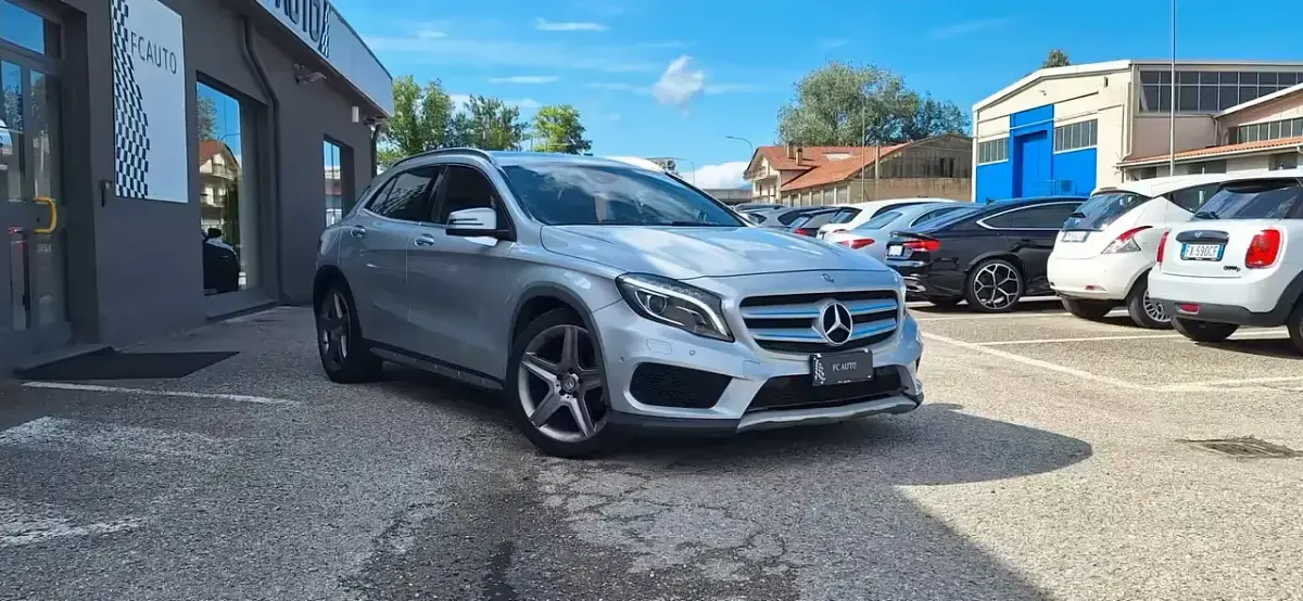 Usata Mercedes GLA200 Premium 136 CV (100 kW) 2015 Argento SUV