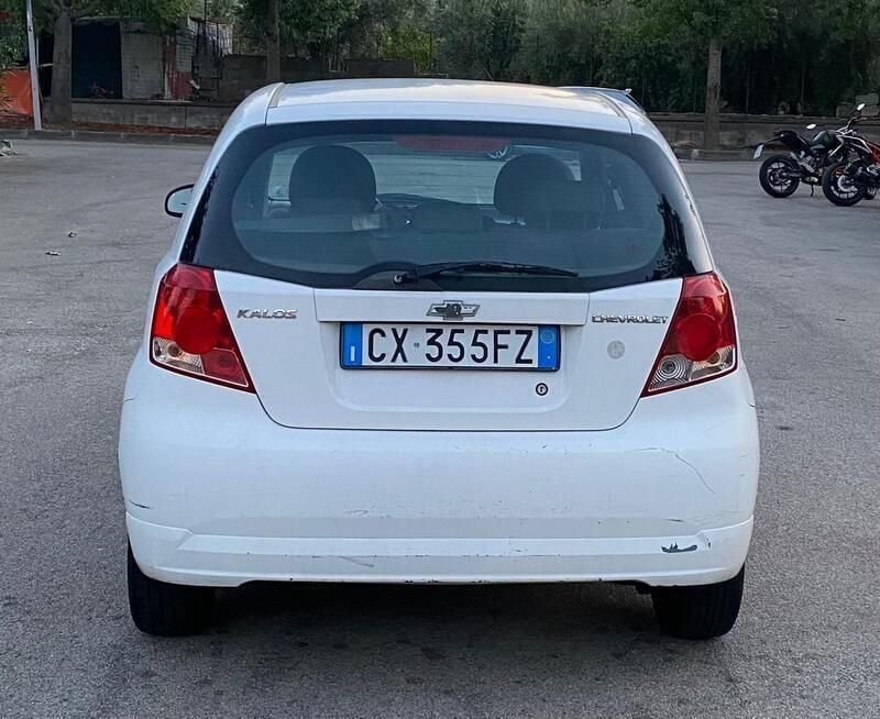 Usata Chevrolet Kalos 72 CV (52 kW) 2005 Bianco Utilitaria