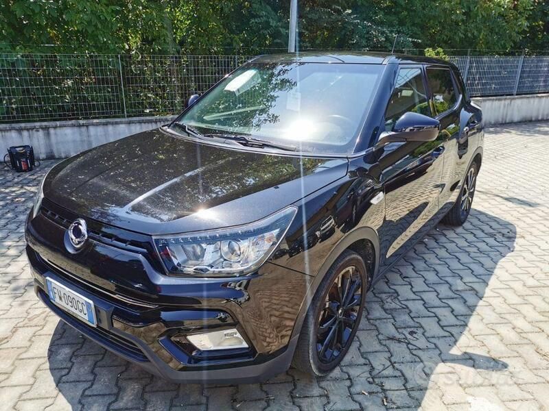 Usata Ssangyong (KGM) Tivoli 127 CV (93 kW) 2019 Nero SUV