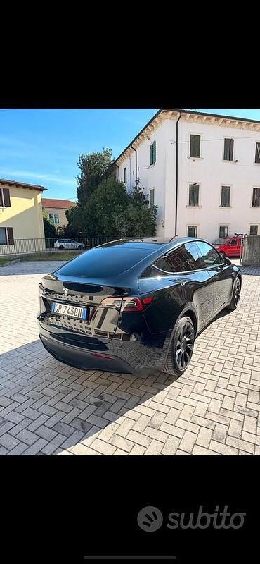 Usata Tesla Model Y RWD 219 kW (299 CV) 2023 Nero SUV