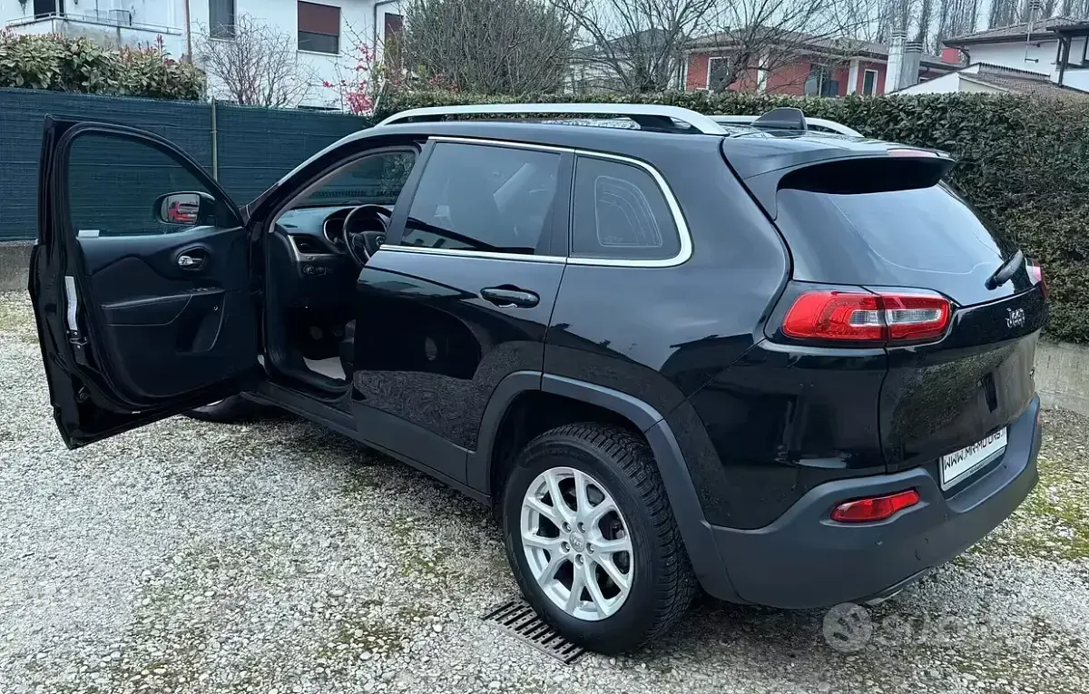 Używany Jeep Cherokee 140 KM (102 kW) 2017 Czarny SUV