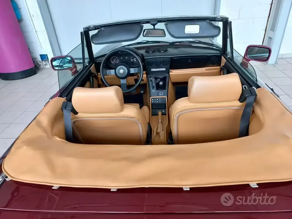 Usata Alfa Romeo Spider 106 CV (77 kW) 1990 Rosso Cabrio