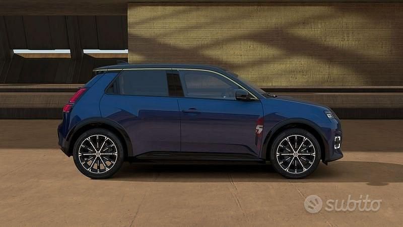Usata Renault 5 E-Tech Iconic 2024 Blu Berlina