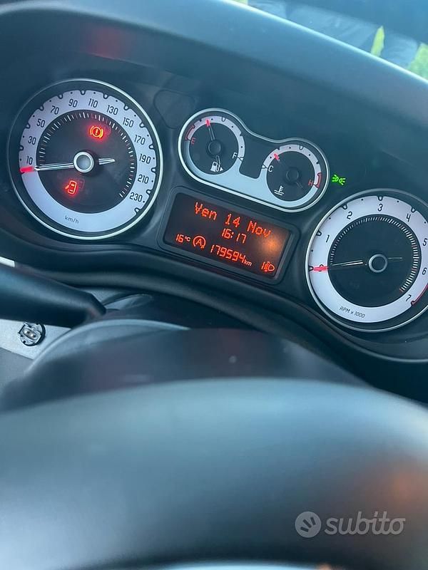 Usata Fiat 500L Lounge 85 CV (62 kW) 2015 Bianco Monovolume