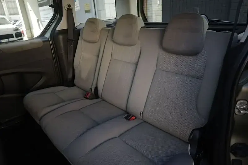Usata Peugeot Partner Tepee Premium 90 CV (66 kW) 2011 Verde Monovolume